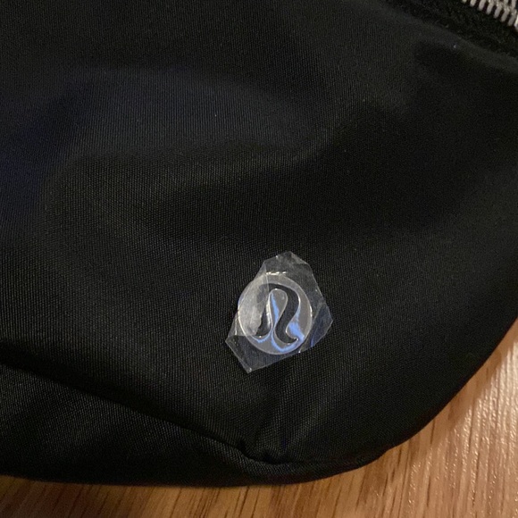 ❤️ Lululemon City Adventurer Belt Bag 2.5L Black NWT - Picture 2 of 6